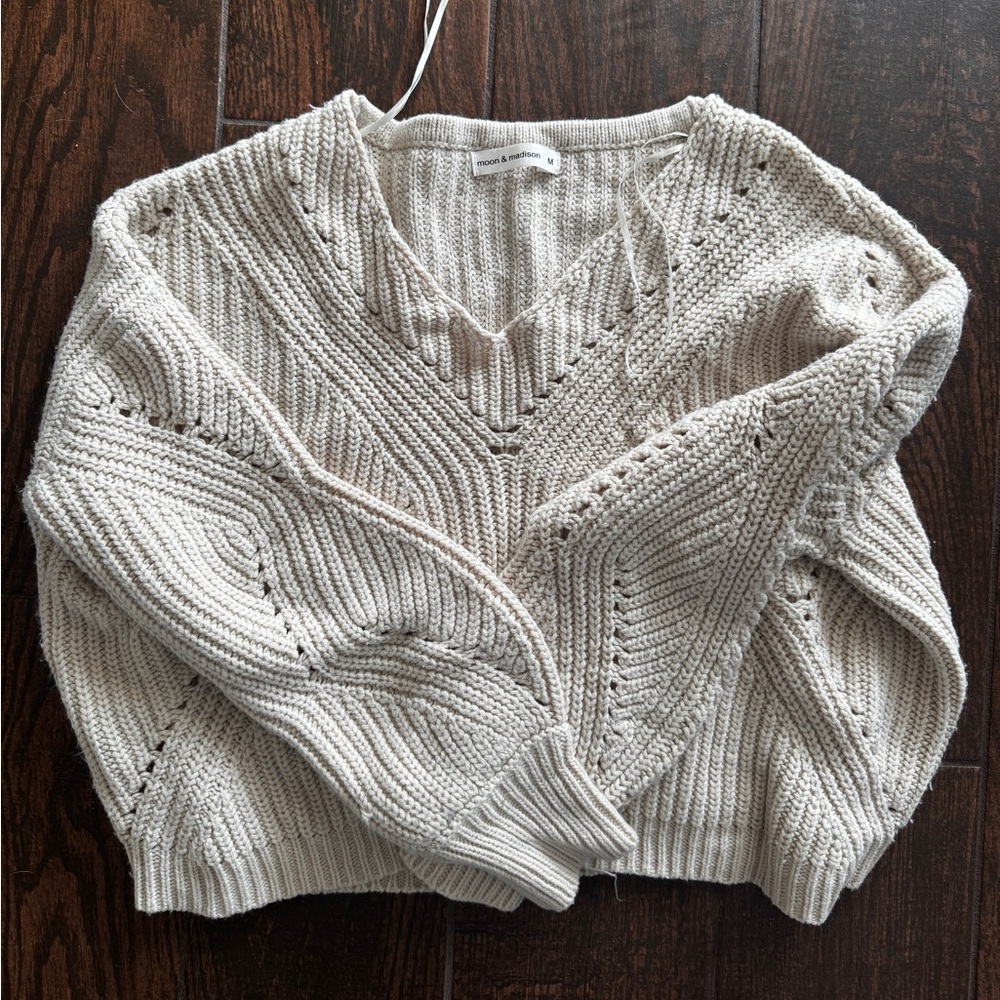 Moon & Madison Cozy Knit V Neck Sweater - Size Medium